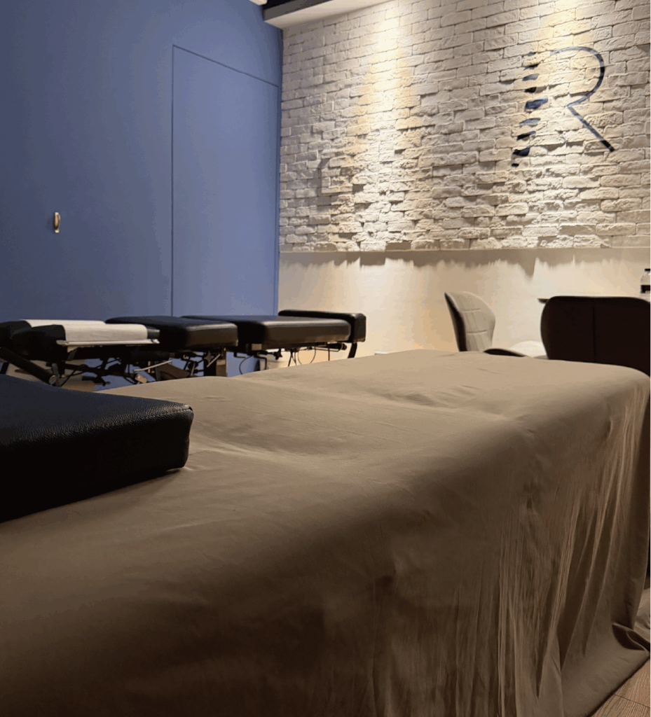 乾淨舒適的按摩治療室環境